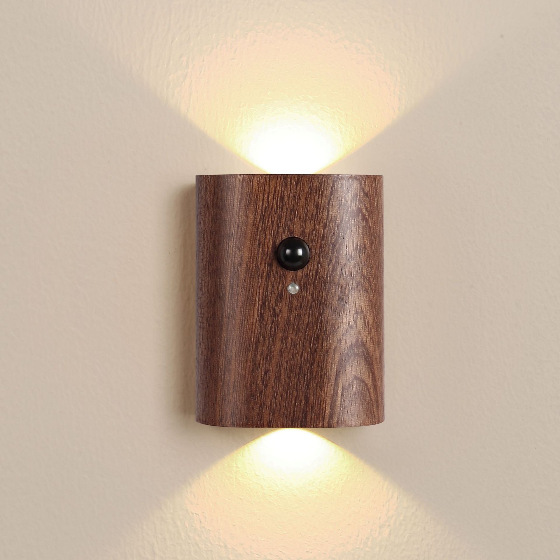 Lumière LED à Détection de Mouvement en Bois Massif — Gadgets de cuisine