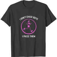 T-shirt I Don't Chase Boys I Pass Them pour hommes — T-shirts pour hommes