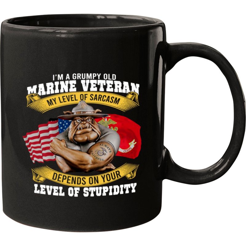 Mug Je Suis Un Vétéran Marin Grincheux — Tasses et gobelets