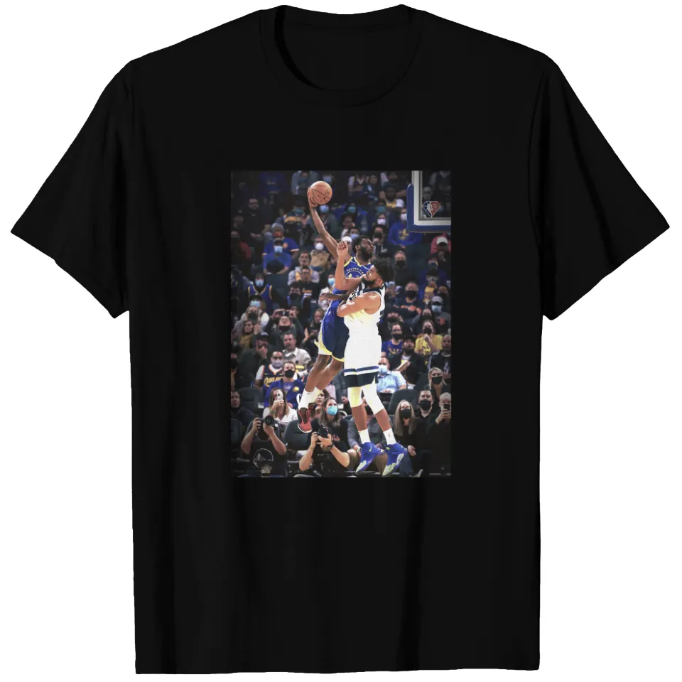 T-shirt classique Andrew Wiggins posterisant Karl-Anthony Towns