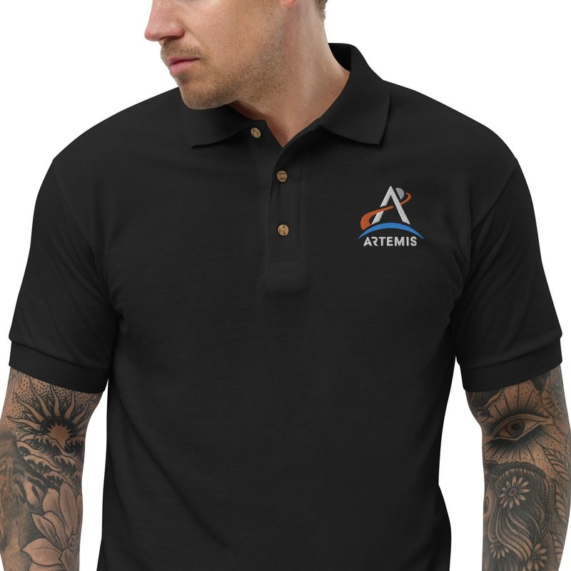 Artemis Mission Logo Embroidered Polo Shirt — Chemises décontractées pour hommes
