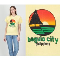 80s Baguio City Philippines Shirt Vintage Raglan Graphic Shirt — T-shirts pour hommes