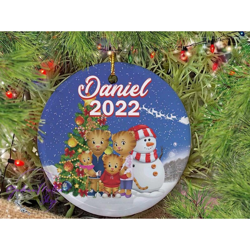 Daniel Tiger Chirstmas Family Ceramic Ornament — Ornements