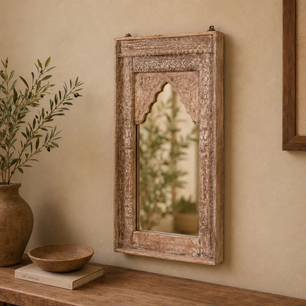 Miroir à Cadre Arqué Sculpté par THE VINTAGE REALM — Miroirs muraux