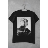 Jungkook Covering Eyes Shirt, Jungkook T-shirt — T-shirts pour hommes
