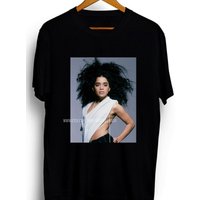 Lisa Bonet T-shirt, Minimalist Style T-shirt — T-shirts pour hommes