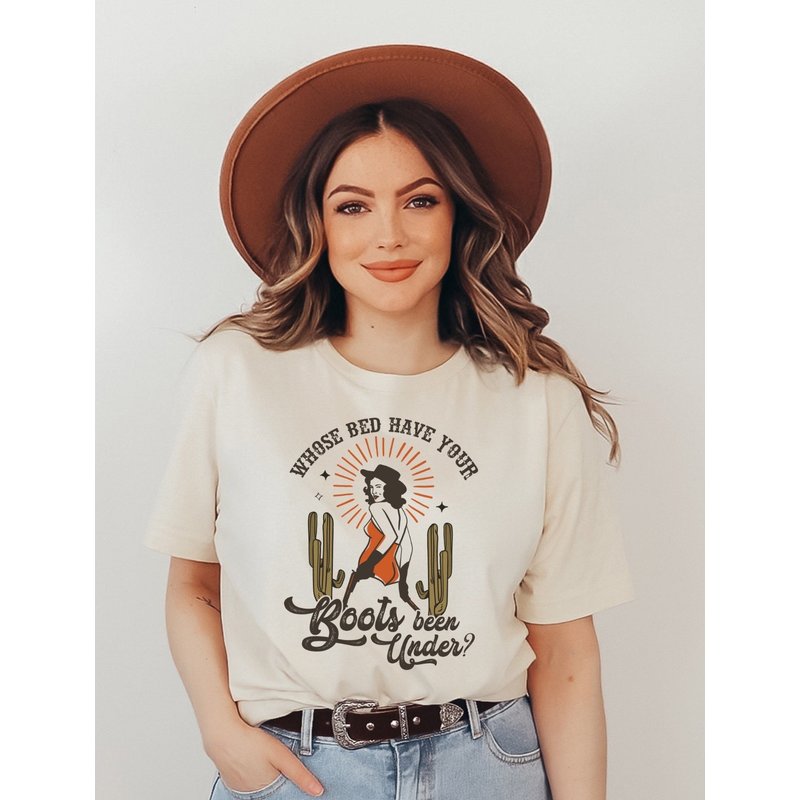 Country Music Tshirt, Whose Bed Have Your Boots Been Under Tshirt, Shania Tawin Inspired Shirt — T-shirts pour hommes