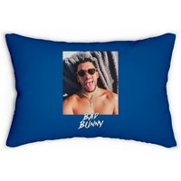 Bad Bunny Concert Lumbar Pillows — Coussins décoratifs