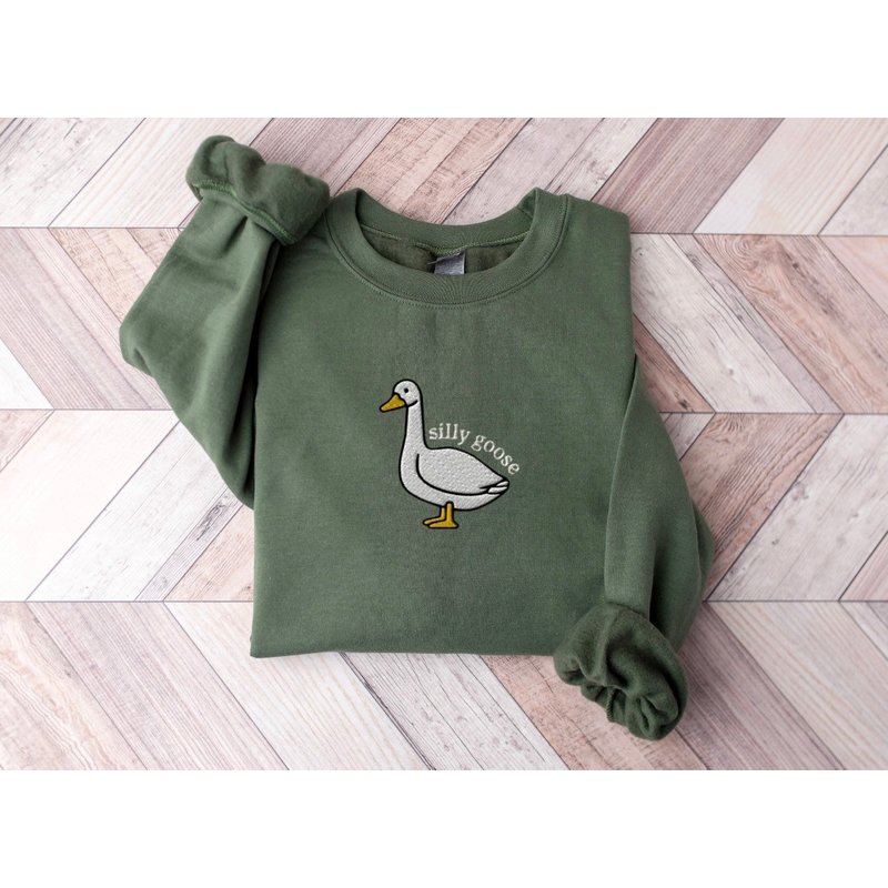 Silly Goose Embroidered Crewneck Sweatshirt — Sweats à capuche pour hommes