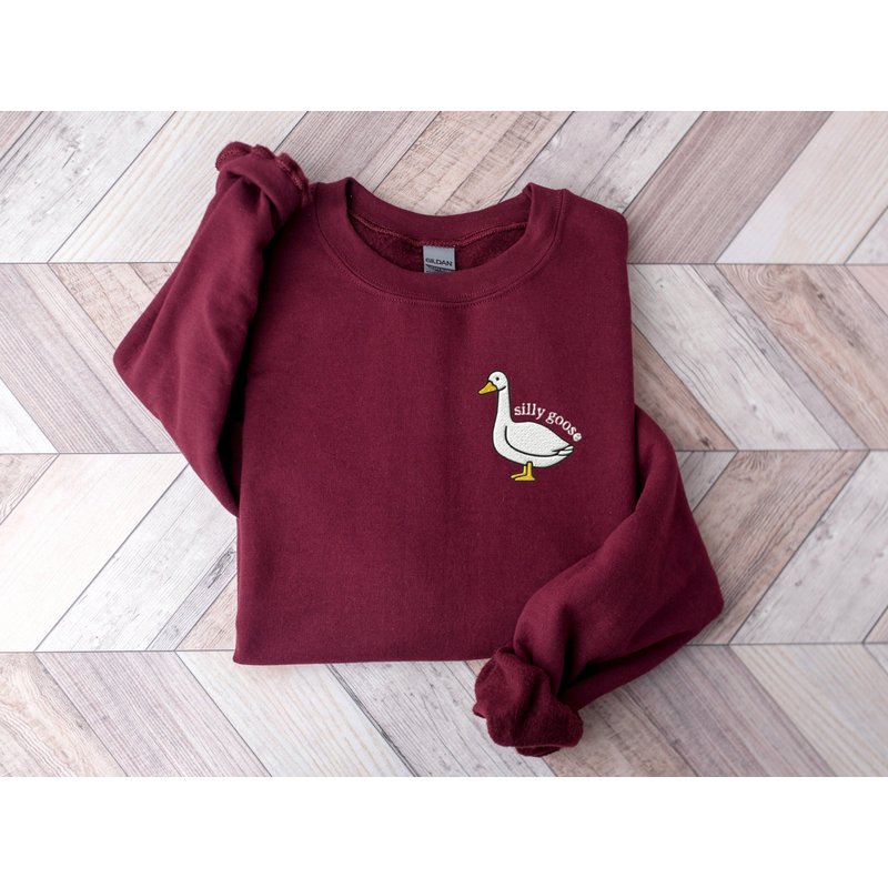 Embroidered Silly Goose Crewneck Sweatshirt — Sweats à capuche pour hommes