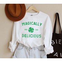 Vintage St Patricks Day Sweatshirt, Magically Delicious Sweatshirt — Sweats à capuche pour hommes