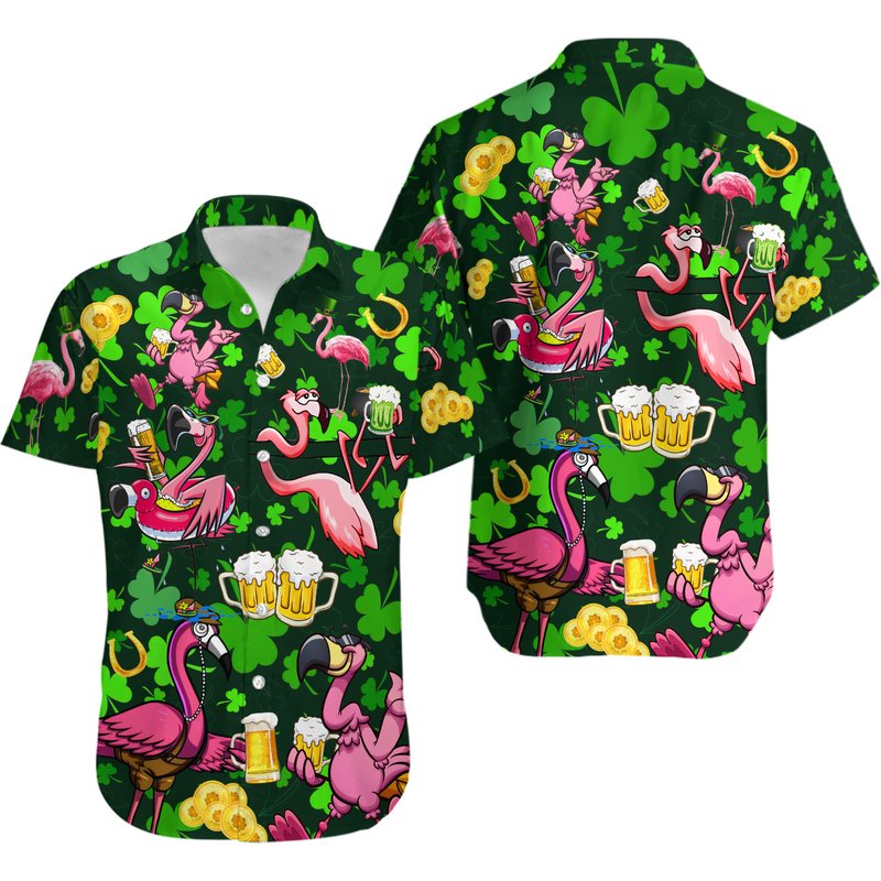 St Patrick's Day Flamingos Drink Beer Hawaiian Shirt — Chemises décontractées pour hommes