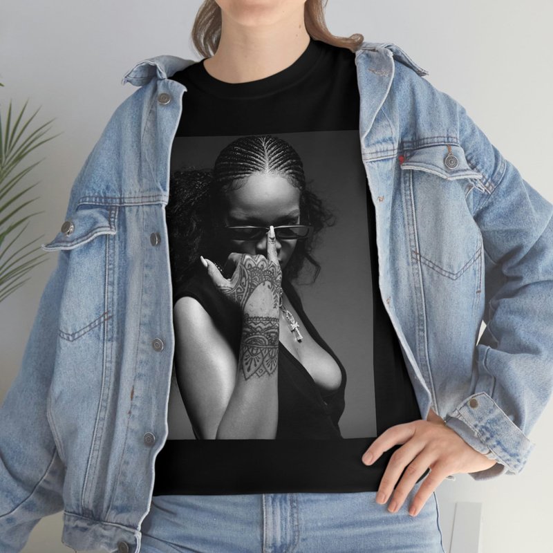 Rihanna Super Bowl Shirt 2023 Concert Graphic — T-shirts pour hommes