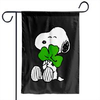 Snoopy Shamrock Hug - St Patricks Day - Crewneck Garden Flags — Drapeaux décoratifs