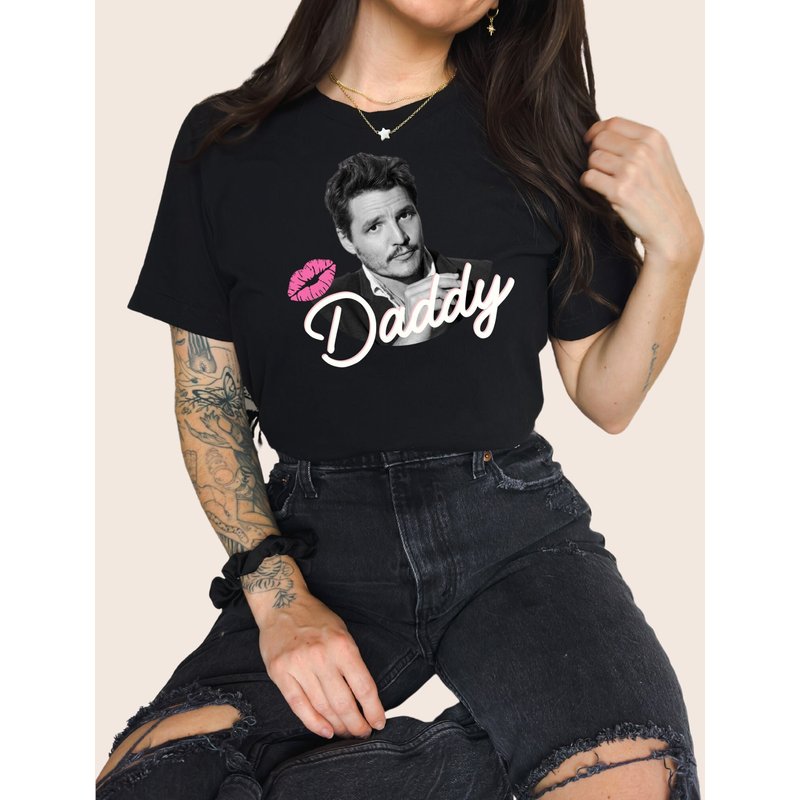 Pedro Pascal Sweatshirt - Daddy - Pink Lips - Pedro Pascal Crewneck Sweatshirt — T-shirts pour hommes