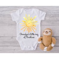 Grandpa's Little Ray Of Sunshine Baby Onesie — Bodys bébé