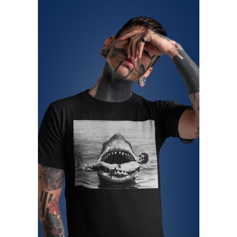 Steven Spielberg On Set Of Jaws Horror Movie T-shirt — T-shirts pour hommes