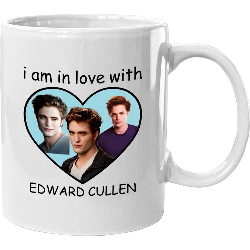 I Am In Love With Edward Cullen Mugs — Tasses et gobelets