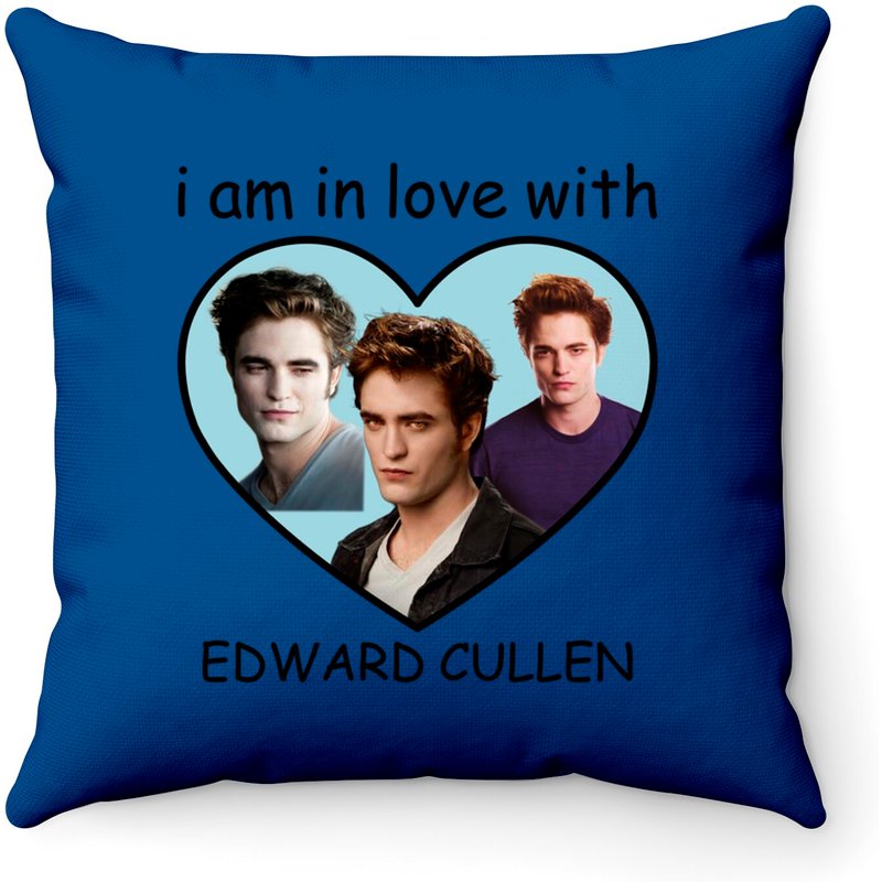 I Am In Love With Edward Cullen Throw Pillows — Coussins décoratifs