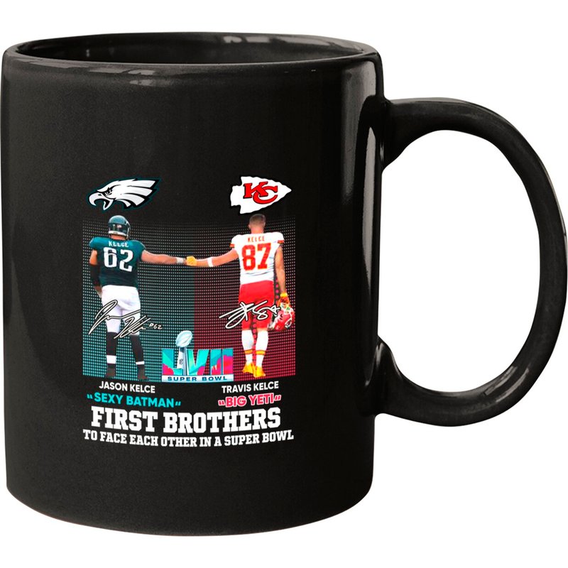 Travis Kelce Vs Jason Kelce Mugs — Tasses et gobelets